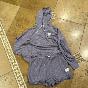 Moving sale Ivory Ella lounge set size medium